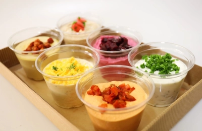 Výběr pomazánek - pažitka s tvarohem, humus, Budapešť, vajíčková, řepová, tuňáková (900g)