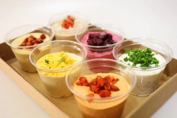 Výběr pomazánek - pažitka s tvarohem, humus, Budapešť, vajíčková, řepová, tuňáková (900g)