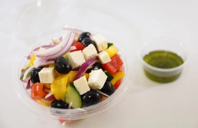 Řecký salát s olivami a feta sýrem (400g)