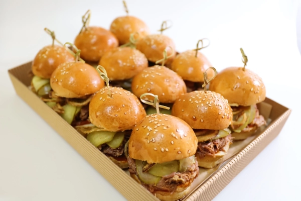 Brioška s trhaným vepřovým masem (12ks)