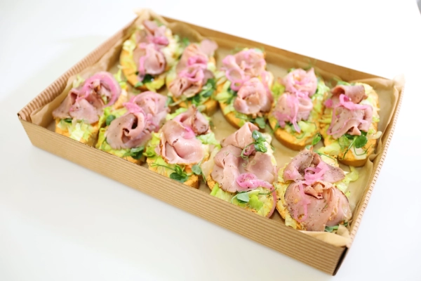 Náš chlebík s uzenou vepřovou panenkou (10ks)