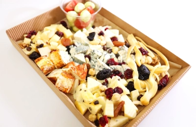 Selekce evropských a tuzemských sýrů, ořechy a sušené ovoce (1kg)