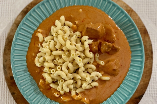 Pečené kuřecí prso na paprice se semolinovými kolínky